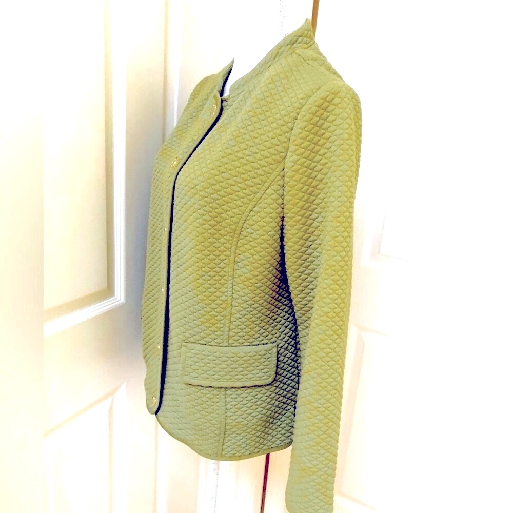 NWOT - Isaac Mizrahi Quilted Olive Green Snap Front Long Sleeve Jacket.